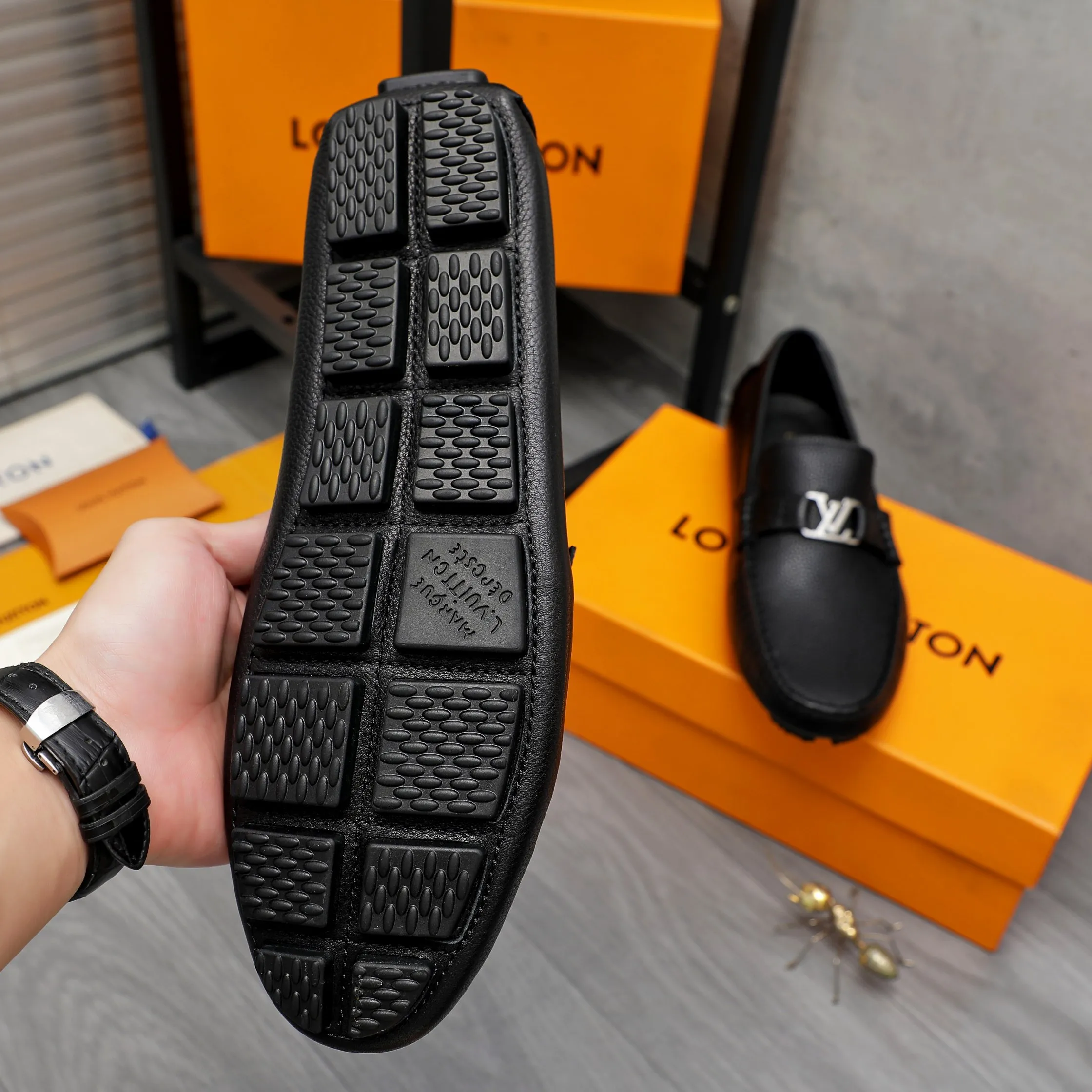 Men's shoes💰400 Product trademark: LV "Louis Vuitton" casual slip-on shoes Regular size: 38-45 (45 is custom-made and non-returnable) Product materials: Selected pebbled cowhide upper, pigskin lining, rubber outsole